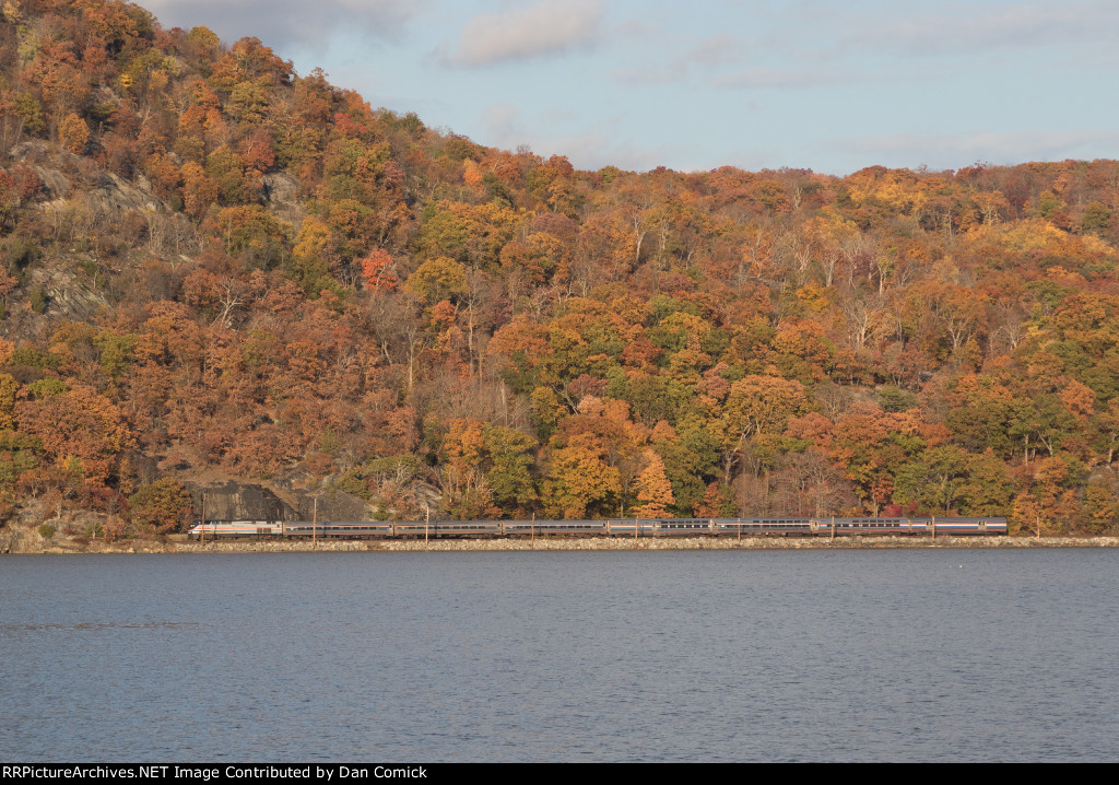 AMTK 712 Leads #49 North of Peekskill